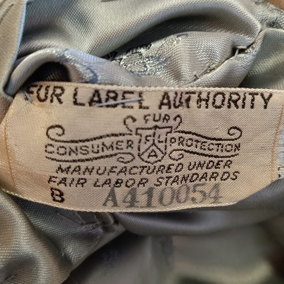 Vintage Fur Label Authority shawl - Picture 3 of 7